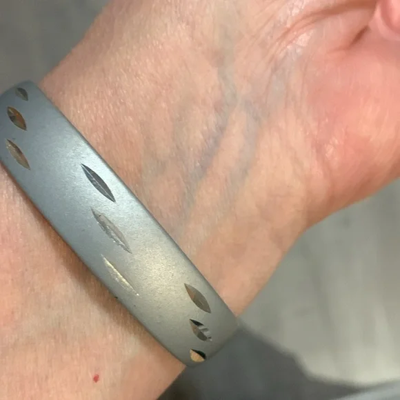 Pretty bangle - Picture 2 of 6